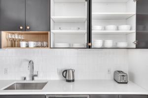 Central District 1br w gym bbq nr downtown SEA-545