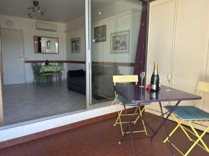 Studio climatisé avec piscine et parking - 4 couchages - Port Camargue - FR-1-250-194