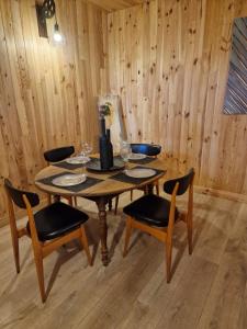 Appartements Gite l'Enclos O rendez-vous Roquefeuil-Pays de sault- avec jardin : photos des chambres
