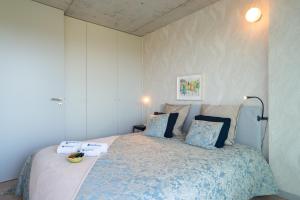 Host Wise - Luxurious Impressive Apartment - Balcony and Pool