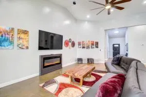 Pinetop-Lakeside Home with Private Hot Tub and Bar - Sponseller