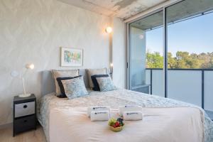 Host Wise - Luxurious Impressive Apartment - Balcony and Pool
