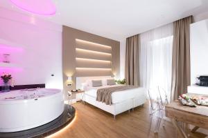 Junior Suite with jacuzzi room in Vatican Style