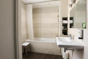 Hotels Hotel Des Cedres : photos des chambres