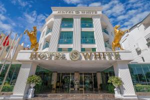 HOTEL S WHITE