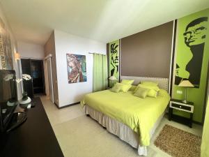 Appartements Charming bedroom in luxurious villa with seaview : photos des chambres