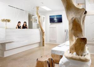 Kensho Boutique Hotel & Suites, Ornos Beach, 84600 Mykonos, Greece.