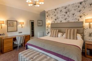 Double Room with Lake View room in The Inn On The Lake