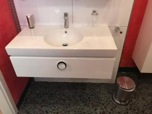 Exclusive FEWO in Warnemünde, 150m to the beach, 2 bathrooms, 2 bedrooms, sauna, WiFi and much more.