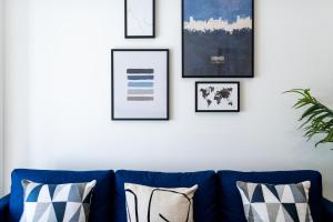 LOS HERMANOS DEL MENTIDERO