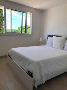 Studio in Saint tropez, swimming pool and parking