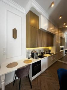 Family & Business Sauna Apartments Sienkiewicza Wesoła No 5 Centrum Downtown - 2 Bedroom with Private Sauna, Bath with Hydromassage, Parking - NEW!