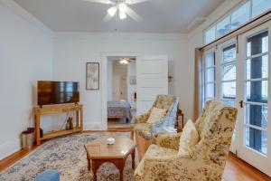 Walkable Savannah Escape in Historic District!
