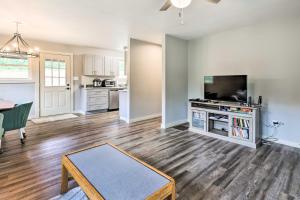 Near Hiking and Wineries! Newland Retreat with Creek