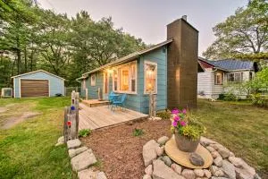 East Tawas Cabin with Deck, Backyard and Fire Pit! - Au Gres