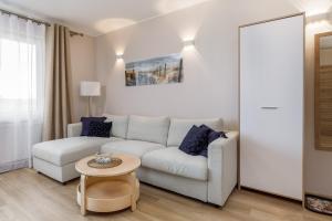 Pet-Friendly Apartment with Air Conditioning Jagiellońska by Noclegi Renters