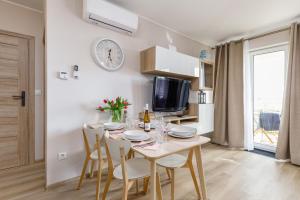 Pet Friendly Apartment with Air Conditioning Jagiellońska by Renters