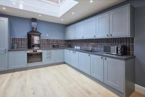 Host & Stay - Castle View