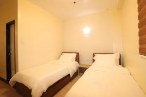 Leo Hotel - Lifestrong Property Inc