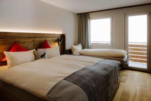 Deluxe Double Room with Balcony room in Berg- & Naturhotel Engstligenalp