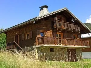 CHALET FAMILIAL AU PIED DES PISTES ET COMMERCES - Le Cornix