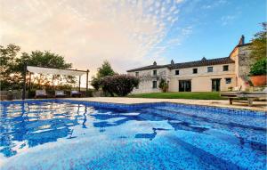 Maisons de vacances Beautiful home in Courbiac with Outdoor swimming pool, WiFi and 5 Bedrooms : photos des chambres