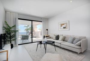 2 Bedroom Apartment @Estepona Hills With Sea View!