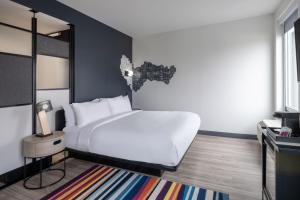 Savy King Room room in Aloft Austin South