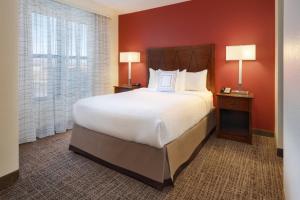 Queen Studio with Sofa Bed room in Residence Inn Grand Junction