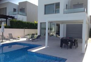 Modern Villa Frontline Golf