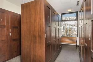 Luxury 2 Bedroom Ski In, Ski Out Mountain Vacation Rental Near Treehouse