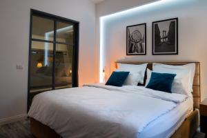 Skanderbeg Square Modern App - THE NEST