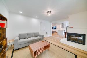 Vancouver Vacation Rental 16 Mi to Portland!