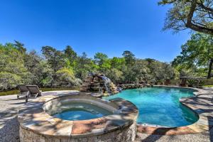 Waterfront Family Home with Patio in Hitchcock