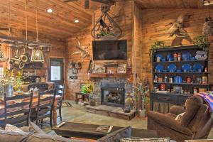 Missouri Vacation Rental with Fire Pit Access