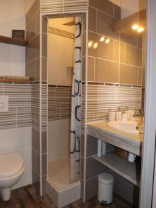 B&B / Chambres d'hotes Chambre d'hotes LARIBOISIERE : Chambre Double avec Salle de Bains Privative