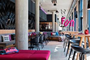 MOXY Vienna Airport