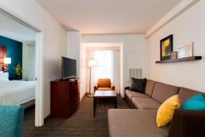 1 Bedroom Larger Suite, 1 King, Sofa bed, Corner room room in Residence Inn Chicago Midway Airport
