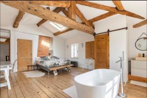 B&B / Chambres d'hotes Suite de Charme Bed n Breakfast tres proche Lyon : photos des chambres