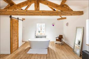 B&B / Chambres d'hotes Suite de Charme Bed n Breakfast tres proche Lyon : photos des chambres