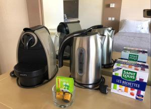 Côte dAzur joli studio 50m plage, climatisation , parking.