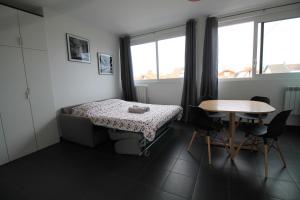 Appartements Parking rue Gratuit, 10mn metro 8 Paris, Lit, Canape Convertible, Cuisine, Lave Linge, 1er etage : photos des chambres