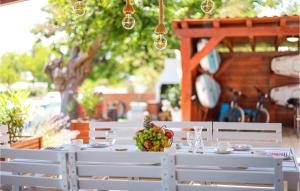 4 Bedroom Cozy Home In Nin