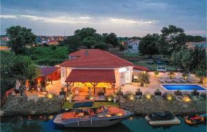 4 Bedroom Cozy Home In Nin