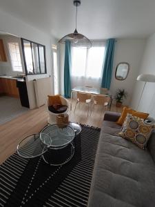 Appartements Chelles centre ville 2 chambres pres des bords de Marne 10 minutes a pieds de la Gare de Chelles-Gournay 5 minutes de la gare de Vaires-sur-Marne 20 minutes de Disneyland jusqu'a 5 couchages possibles : photos des chambres