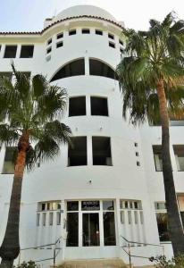 Lovely 2 bedroom apartment 2nd line to beach