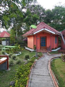 Cabañas Mountain River Lake Inn