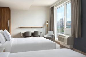 Executive Suite, 2 Queen, Balcony room in TownePlace Suites by Marriott New York Long Island City/Manhattan View