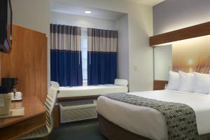 Queen Room - Non-Smoking room in Microtel Inn and Suites by Wyndham Port Charlotte