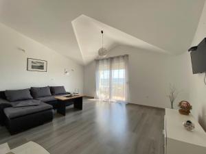 Two-Bedroom Apartment with Terrace and Sea View room in Apartments with a parking space Maslenica Novigrad - 12636